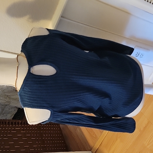 Papaya Cold Shoulder Sweater - Picture 3 of 3